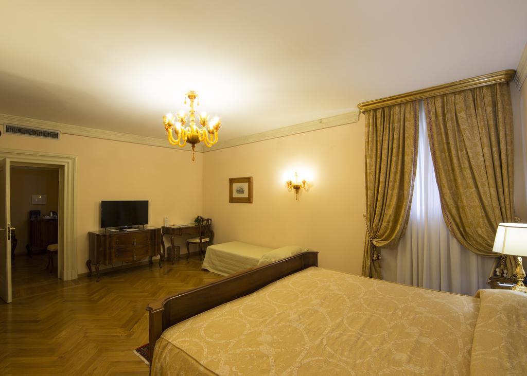 ريزاتو Villa Fenaroli Palace Hotel المظهر الخارجي الصورة